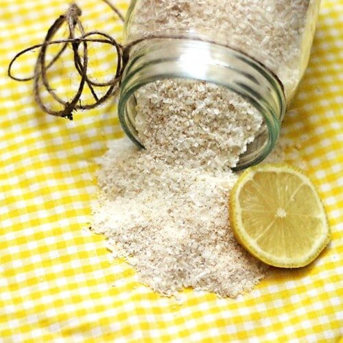 Try this Epsom Salt Foot Bath Detox in a Jar for yourself or as a homemade Christmas gift!