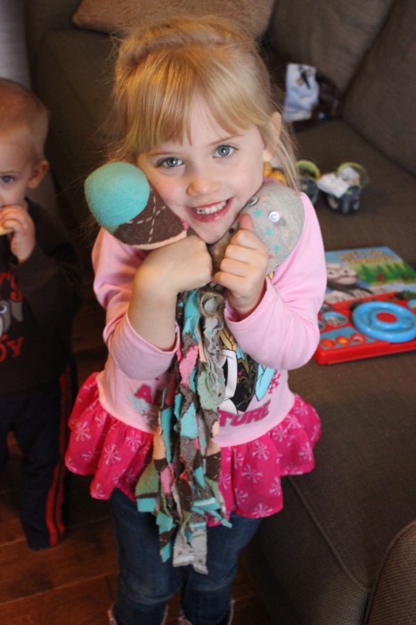 DIY "Socktopus" All you need is a sock, some filling (cotton balls will work!) craft glue and googly eyes. Fun rainy day craft to do with kids!