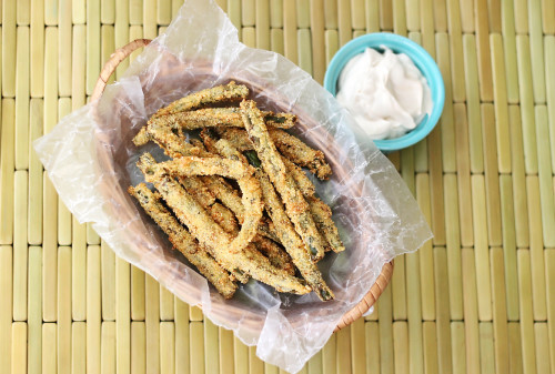 If you're looking for easy appetizers for a party, look no further. These fried green beans with horseradish dipping sauce will be a hit at your next dinner party!