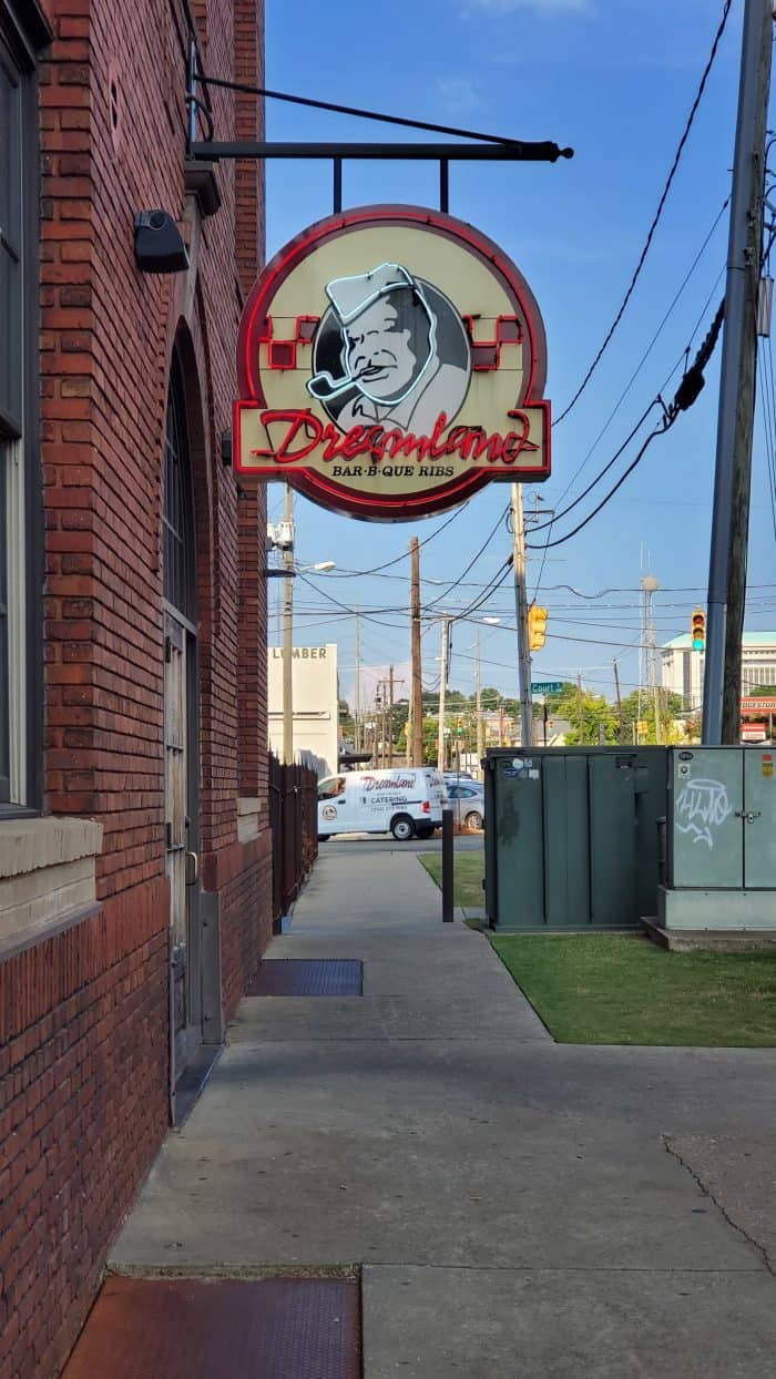 dreamland bbq sign